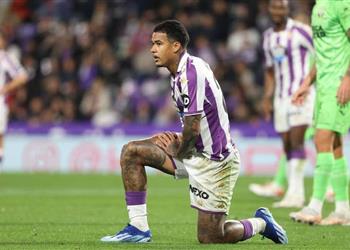 وكيل كينيدي يوضح لـ بطولات حقيقة اهتمام الأهلي بضمه في يناير