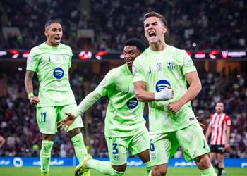 فيديو برشلونة يهزم أتلتيك بلباو بثنائية ويتأهل إلى نهائي كأس السوبر الإسباني