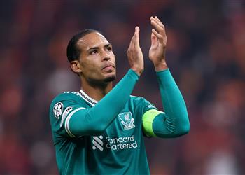 فان دايك يطمئن جماهير ليفربول بعد الهزيمة أمام جالطة سراي لا داعي للقلق