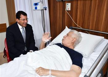 وزير الرياضة يطمئن على الحالة الصحية لـ حسن شحاتة