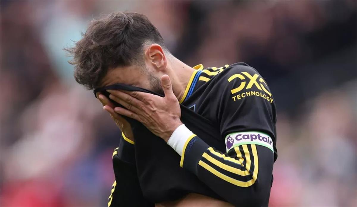 برونو فرنانديز يوضح حقيقة اتفاقه للرحيل إلى الدوري السعودي