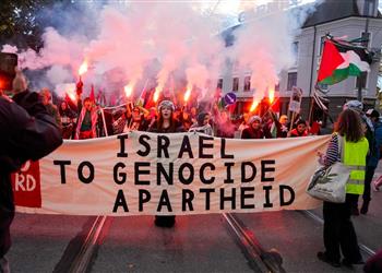 مواجهة بين الم ر والحلو أعلام فلسطين تجتاح ملعب مباراة النرويج في تصفيات كأس العالم