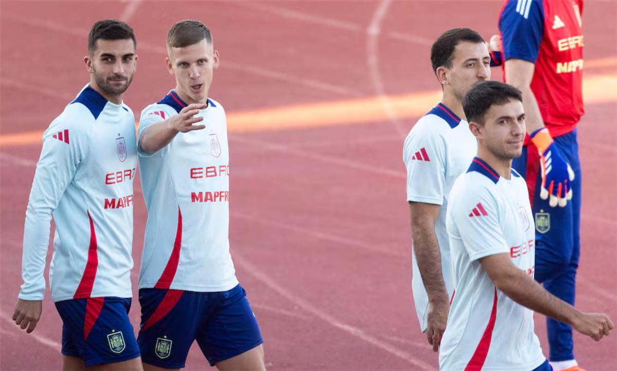 أولمو ولاعبو إسبانيا