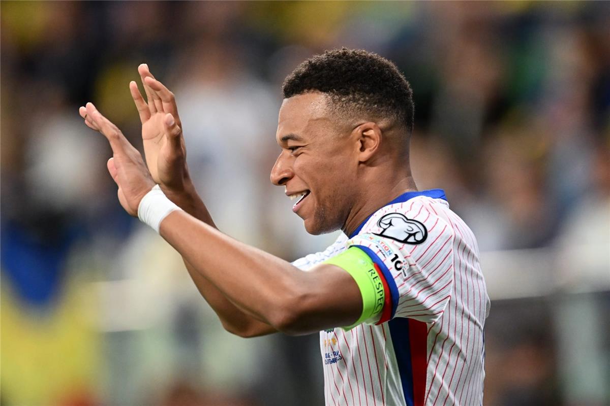 مبابي مع فرنسا