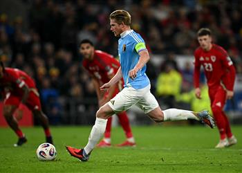 خطوة واحدة دي بروين يقود بلجيكا لفوز ثمين على ويلز في تصفيات كأس العالم