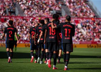 فان باستن يهاجم لاعب برشلونة عليه أن يتعلم من بيدري