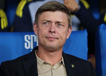السويد تطيح بمدربها تمسك ا بآمالها في التأهل إلى كأس العالم 2026