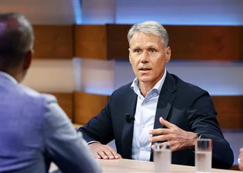 فان باستن سلوت يحتاج إلى تعليم لاعب ليفربول شيئ ا ما