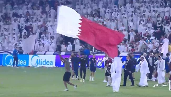 فرحه لاعبي قطر بعد الفوز علي الامارات والصعود الي كاس العالم