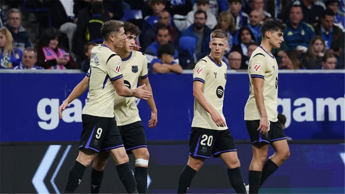 احتفال لاعبي برشلونة بهدف ليفاندوفسكي