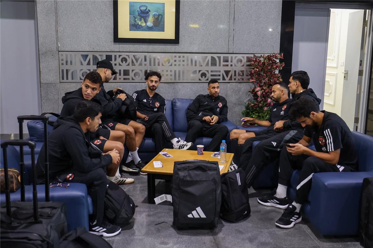 لاعبو الأهلي في مطار القاهرة 