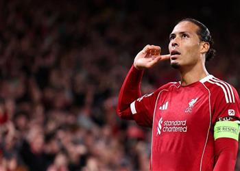 ويس براون يفضل أسطورة مانشستر يونايتد على فان دايك