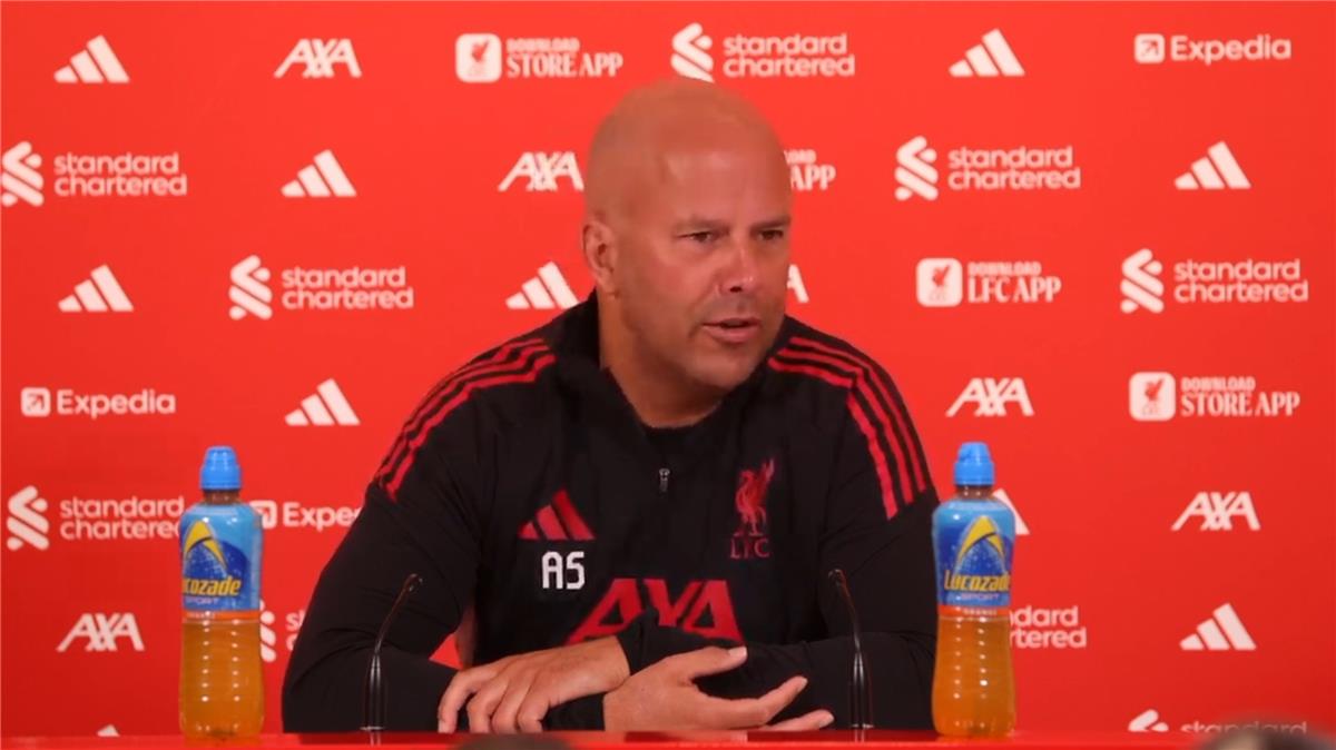 سلوت: أنتظر ردة فعل من محمد صلاح أمام مانشستر يونايتد 