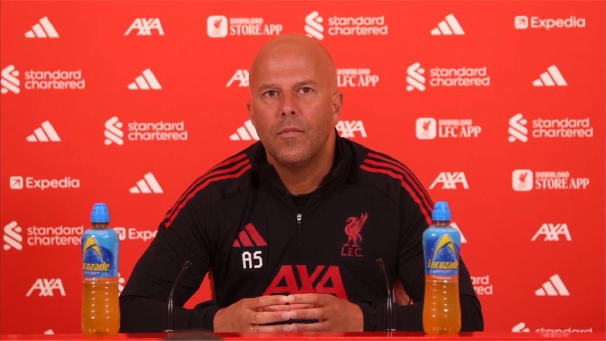 سلوت يدافع عن محمد صلاح بعد انتقاده ضد تشيلسي.. ويؤكد جاهزية ثنائي ليفربول لمواجهة يونايتد