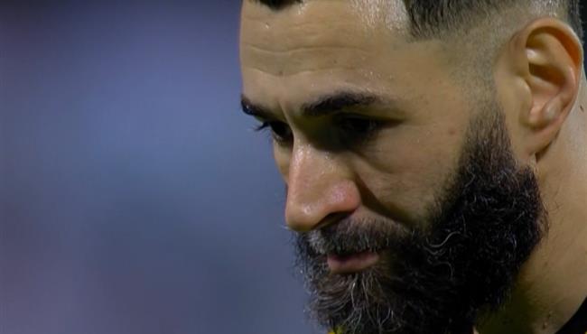 كريم بنزيما يهدر ركلة جزاء امام الفيحاء بالدوري السعودي