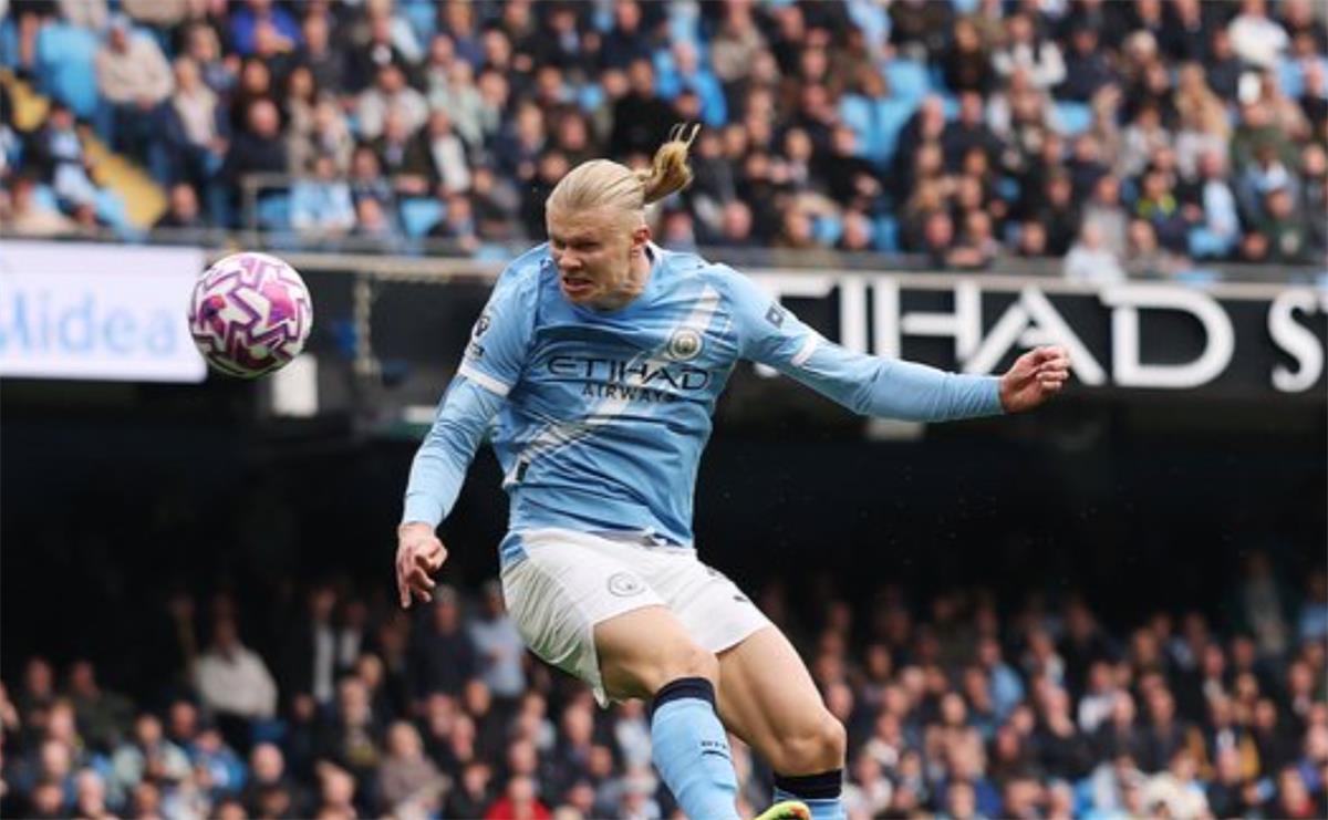 في 5 دقائق.. هالاند يسجل هدفين لـ مانشستر سيتي أمام إيفرتون