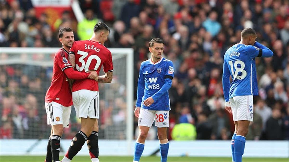 ثنائي مانشستر يونايتد يكشفان مفتاح الفوز على ليفربول