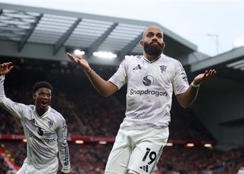 مبيومو يدخل تاريخ الدوري الإنجليزي بهدفه في مباراة ليفربول ومانشستر يونايتد