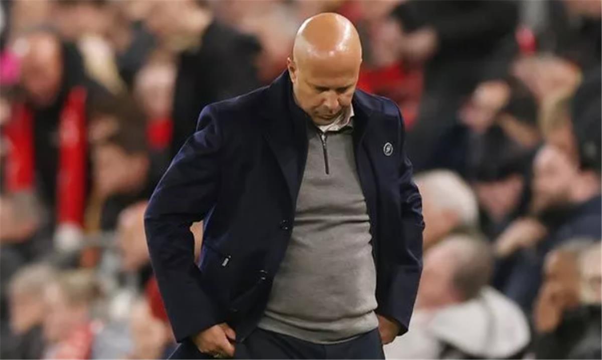 سلوت عن استبدال لاعب ليفربول أمام مانشستر يونايتد: الإصابة السبب وسننتظر فحصه