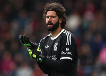 ضربة قوية تقارير تكشف مدة غياب أليسون بيكر عن ليفربول