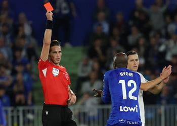 خبير تحكيمي يوضح مدى صحة طرد لاعب خيتافي بسبب فينيسيوس جونيور