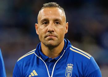 كازورلا يوجه نصيحة إلى نجم برشلونة ويختار أفضل لاعب خط وسط في العالم