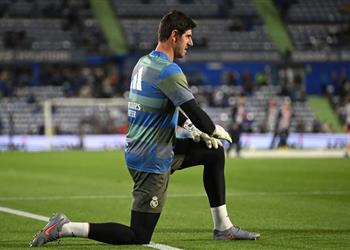 على رأسهم كورتوا موقف خماسي ريال مدريد من مباراتي يوفنتوس وبرشلونة