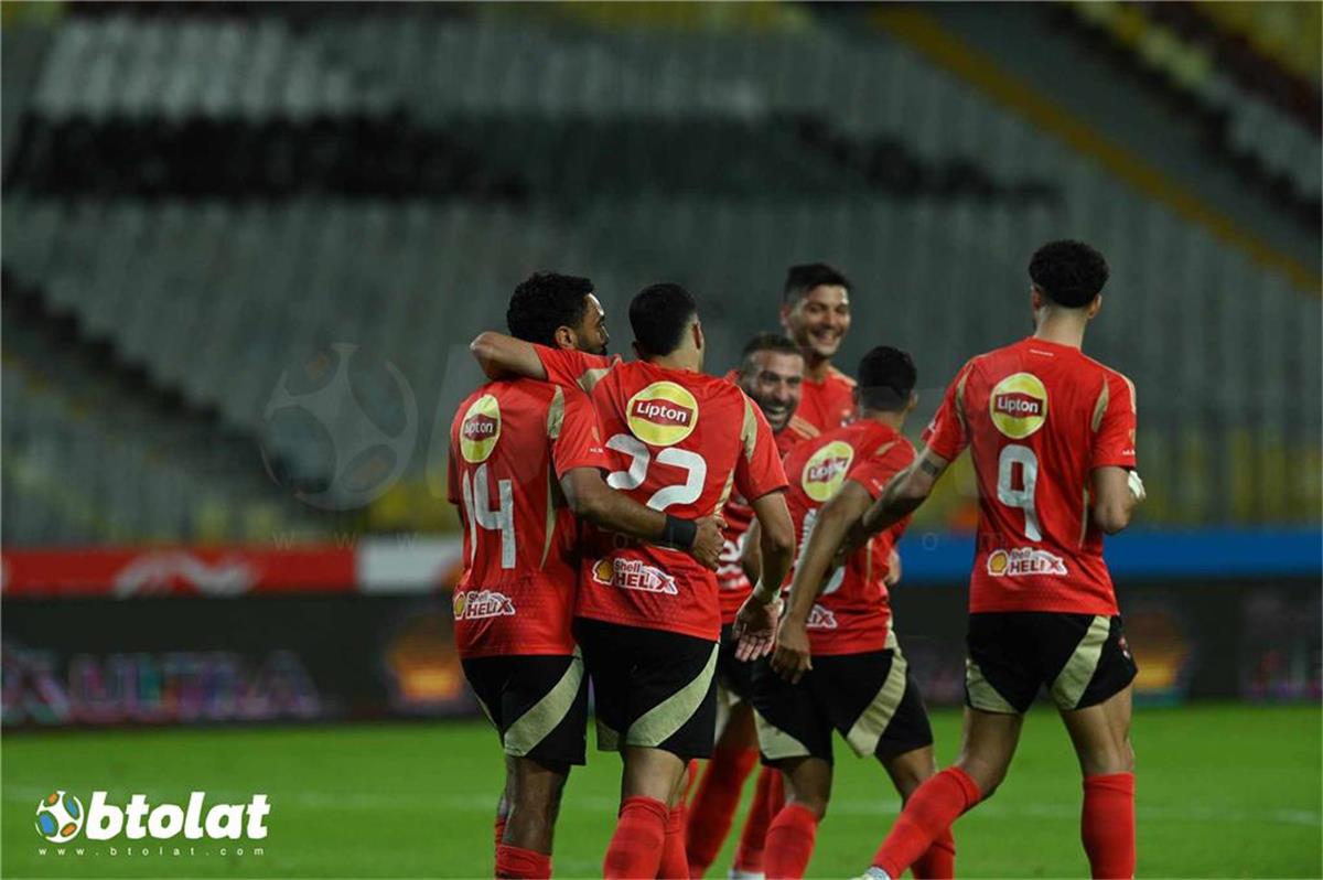 الأهلي يبدأ تحركاته لتجديد عقود لاعبيه.. وثنائي الفريق على رأس الأولويات
