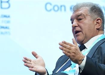 لابورتا يعلن تصرف برشلونة النهائي بشأن طرد فليك ويتجاهل كورتوا