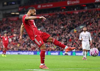 أسطورة ليفربول عن تراجع محمد صلاح نسيت أنه يلعب في بعض المباريات