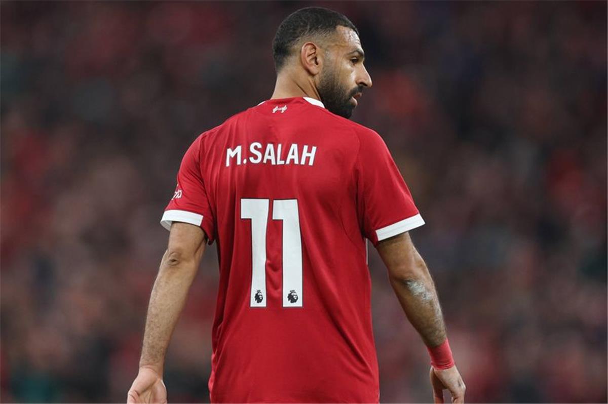 لاعب السيتي السابق عن محمد صلاح: يشبه هالاند ولكن لا يحصل على فرص 