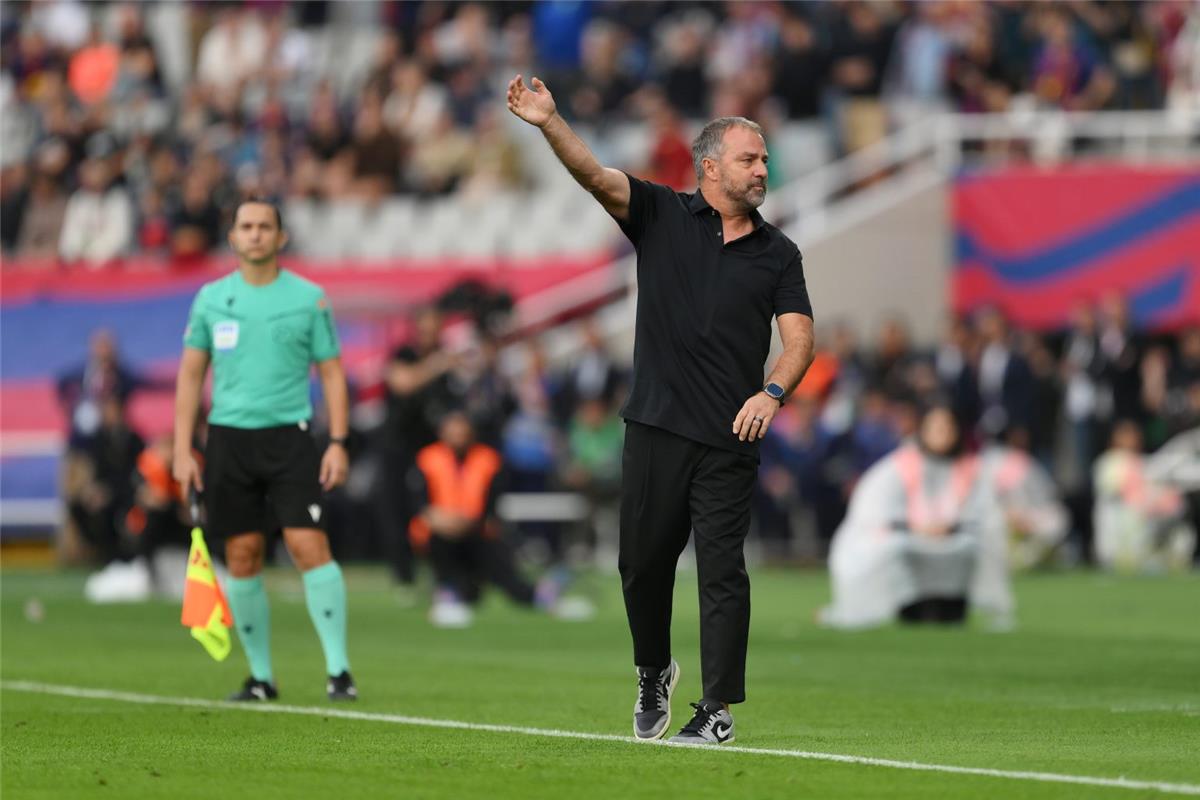 نيوز برو : رد فعل برشلونة بعد تأييد عقوبة هانز فليك بإيقافه عن مباراة ريال مدريد