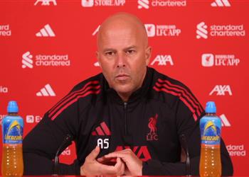 سلوت يثير الشكوك حول ثنائي ليفربول أمام برينتفورد ويصر ح التشكيل الأساسي ليس حكر ا على أحد