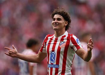 أمام أنظار برشلونة وكيل ألفاريز يعلق على تكهنات مستقبله مع أتلتيكو مدريد