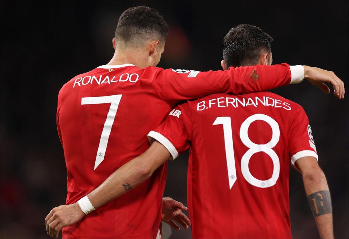 برونو فرنانديز يوضح دور رونالدو في رفض انتقاله إلى الهلال.. وموعد حسم مستقبله