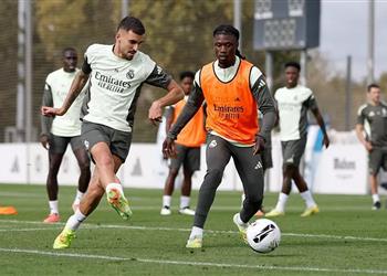 ألونسو يعلن قائمة ريال مدريد لمواجهة برشلونة موقف أرنولد وكارفاخال