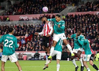 فيديو هدف محمد صلاح لا يكفي ليفربول يسقط للمرة الرابعة توالي ا في الدوري الإنجليزي بثلاثية مثيرة أمام برينتفورد