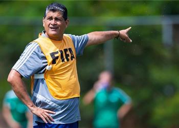 خاص أوسكار رويز وأبو ريدة يضغطان لتواجد حكم مصري في كأس العالم 2026