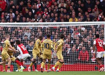 فيديو آرسنال يتخطى كريستال بالاس ويحتفظ بصدارة الدوري الإنجليزي