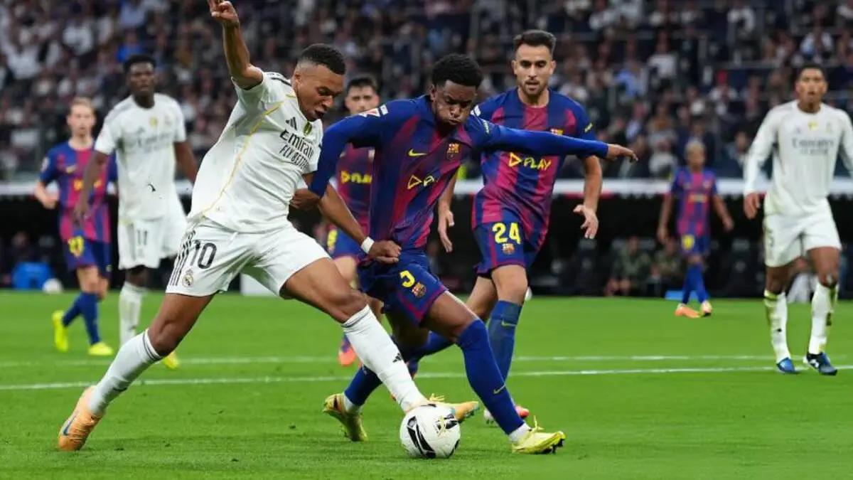 خبير تحكيمي: حكم الكلاسيكو اتخذ قرارًا خاطئًا في مباراة ريال مدريد وبرشلونة