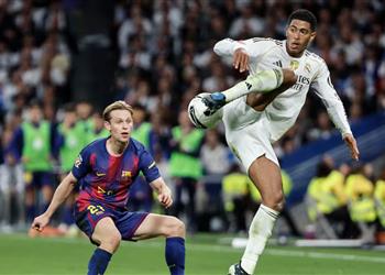 دي يونج منتقد ا لاعب ريال مدريد يمكنك الاتصال بـ لامين يامال ولم أسمع شيئ ا عن السرقة