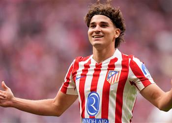 سيميوني يكسر صمته ويعلق على أنباء انتقال ألفاريز إلى برشلونة