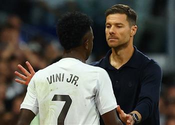 سداسي الدوري الإنجليزي في حالة تأهب بعد أزمة فينيسيوس وتشابي ألونسو