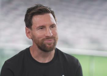 بعد ابتسامة خجولة ميسي يكشف اللاعب الأعظم في تاريخ كرة القدم