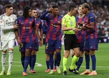 ماتيو لاهوز يناقض تصريحاته بشأن لقطة مثيرة للجدل لـ برشلونة أمام ريال مدريد