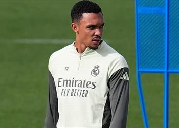 بعد إصابة كارفاخال موقف أرنولد من مباراة ليفربول وريال مدريد