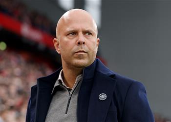 ليفربول يحسم موقفه من إقالة آرني سلوت لسوء النتائج