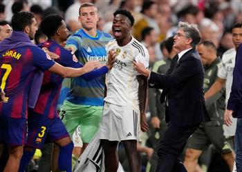 عملاق أوروبي قد ينقذ فينيسيوس بعد أزمته مع ألونسو في ريال مدريد