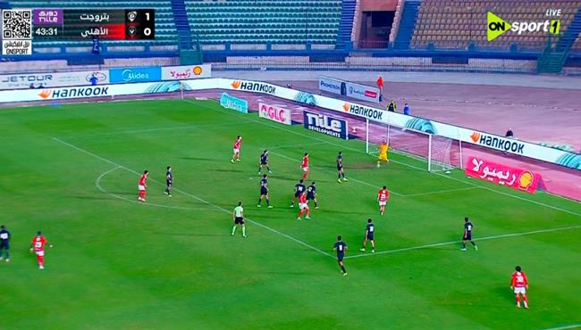 العارضة تحرم تريزيجيه من تسجيل هدف رائع امام بتروجيت بالدوري المصري