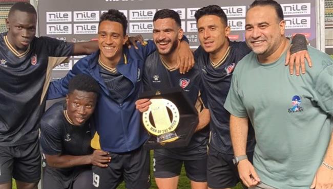 لحظة تتويج حامد حمدان بجائزة رجل مباراة الاهلي وبتروجيت